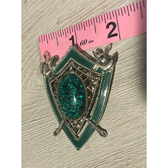 Heraldic Emerald Green Silver Hatchet Swords STAR Marked Shield Brooch Pin - Picture 4 of 4